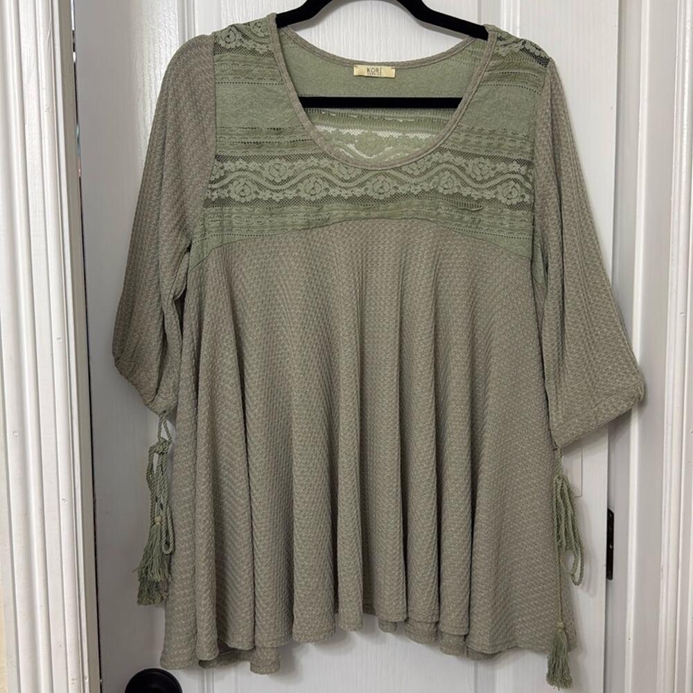 Kori America lace waffle tassel green top size M